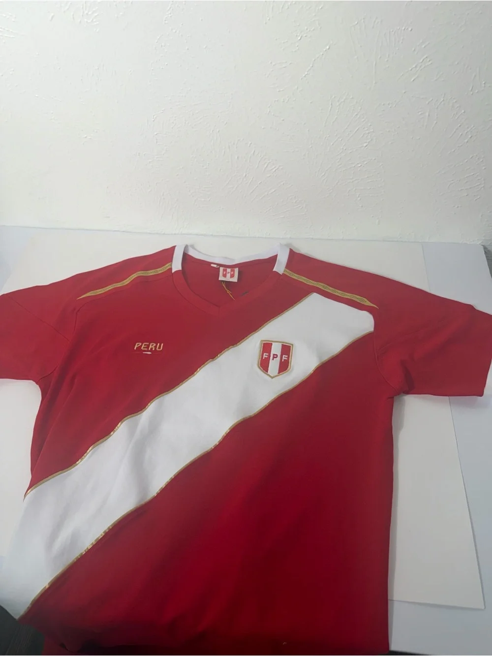 Jersey adidas, Red and White Peru Football Soccer Jersey with Gold Trim.